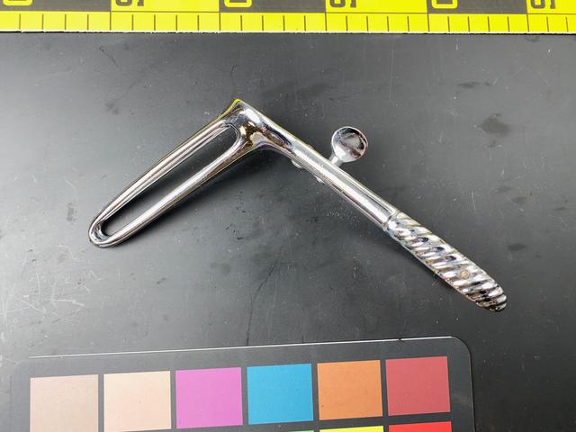 T0438 Speculum