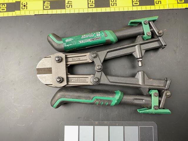 T0744 Folding Bolt Cutter