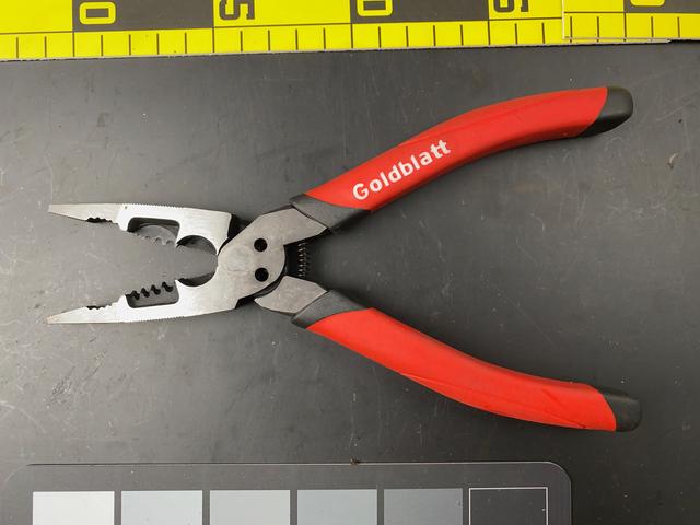 T0857 Electricians Pliers