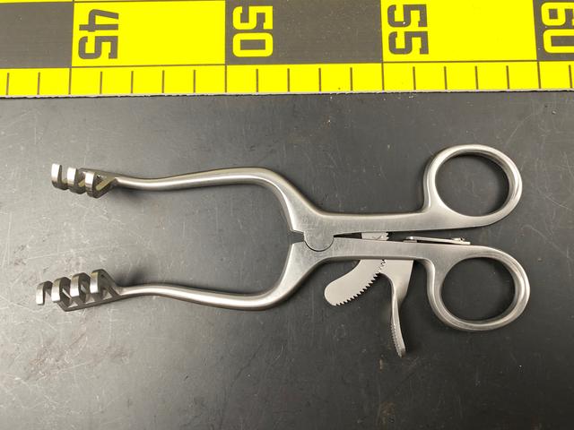 T1288 Surgical Retractor