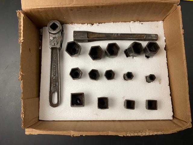 T1491 Antique Socket Set