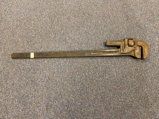 T1523 48-inch Pipe Wrench