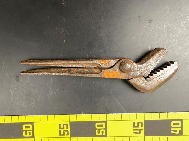 T1525 Aligator Pliers