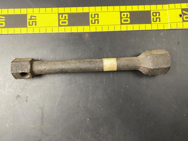 T1628 Socket Wrench On Rod