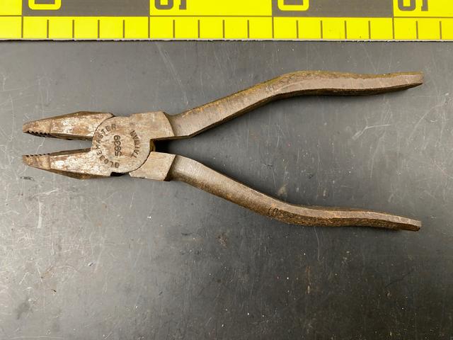 T1967 Pliers