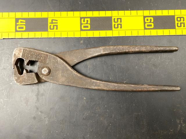 T1973 Chain Opening Pliers