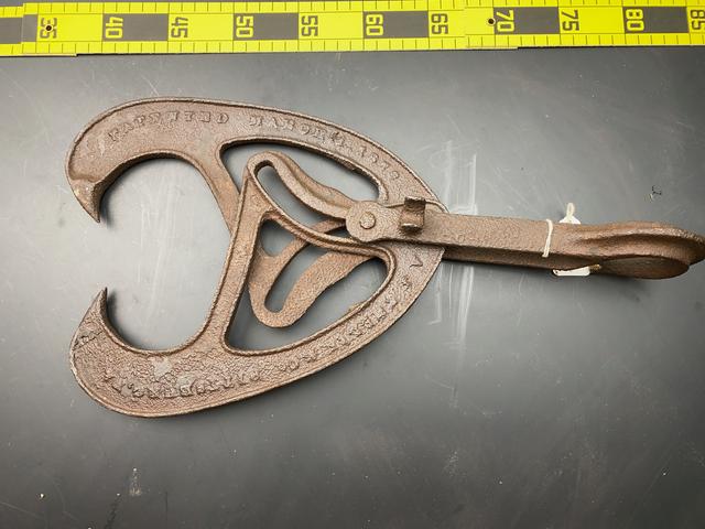 T2455 Cast Iron Grabber