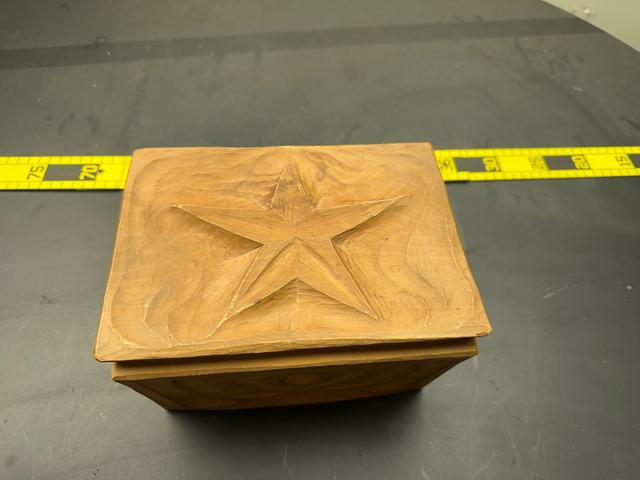 T2682 Moms Carved Box