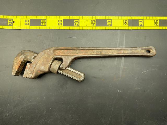 T2701 Angled Pipe Wrench